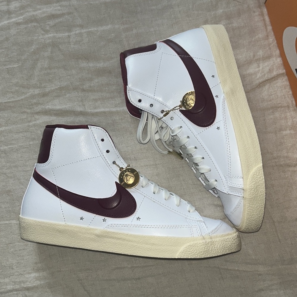 Brand new- BLAZER MID 77- white team red gold star 8.5!